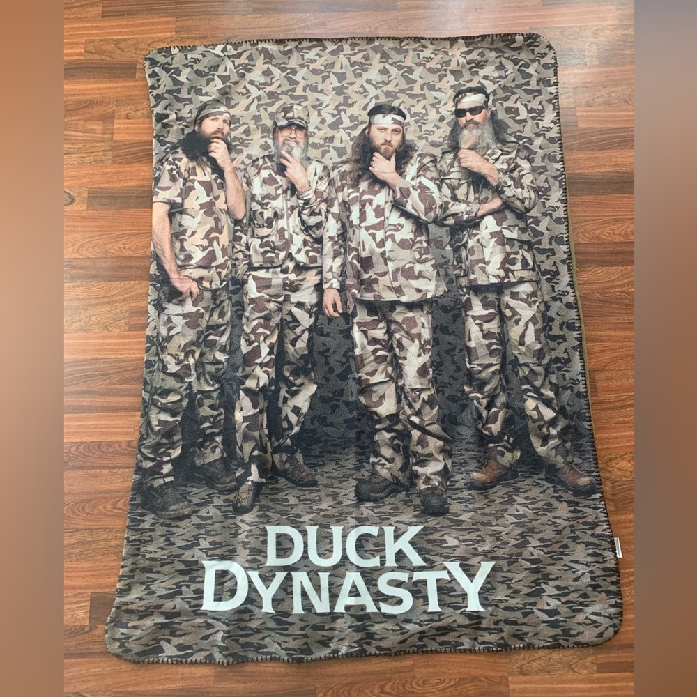 Duck Dynasty 2013 Fleece Throw Blanket 
Approximately 45”x62” TV Show Funny